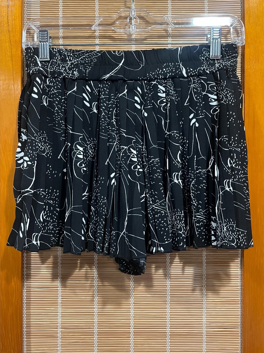 Leith black & white pleated shorts, size XS